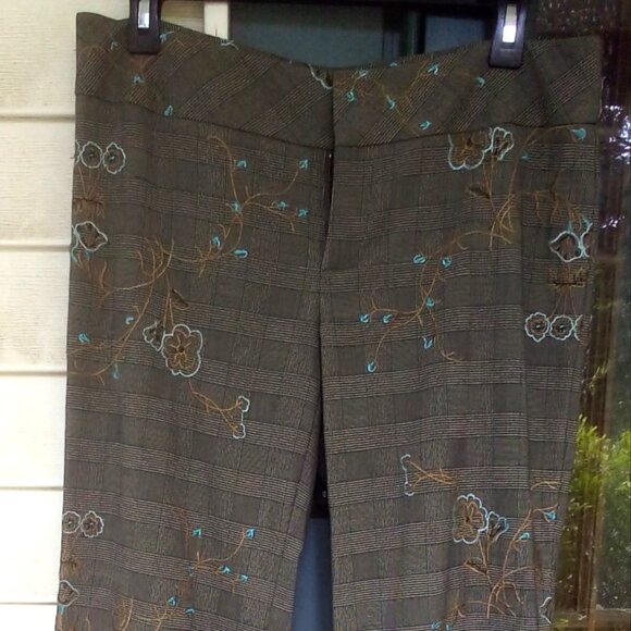 Cache Brown Pinstriped Floral Capri Pants Size: 8 - Picture 1 of 6